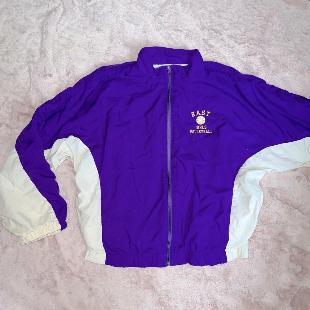 Vintage Puffer Jacket Volleyball size large women’s/girls/unisex purple white